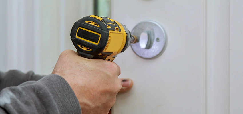 Street Locksmith For Smart Lock Repair in Compton, CA